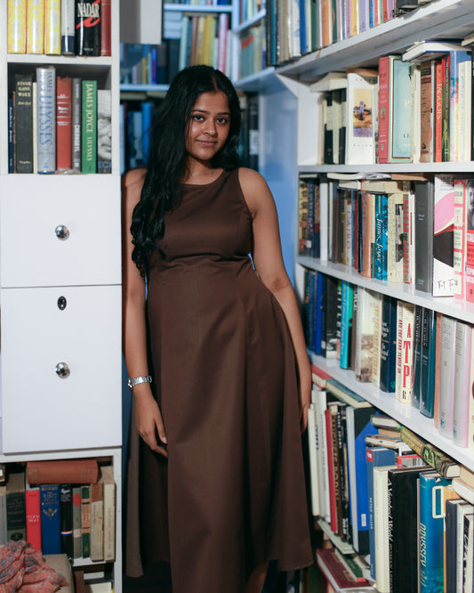 Dual-shade fit & flare midi dress in coffee brown and taupe, with a flattering waist fit.