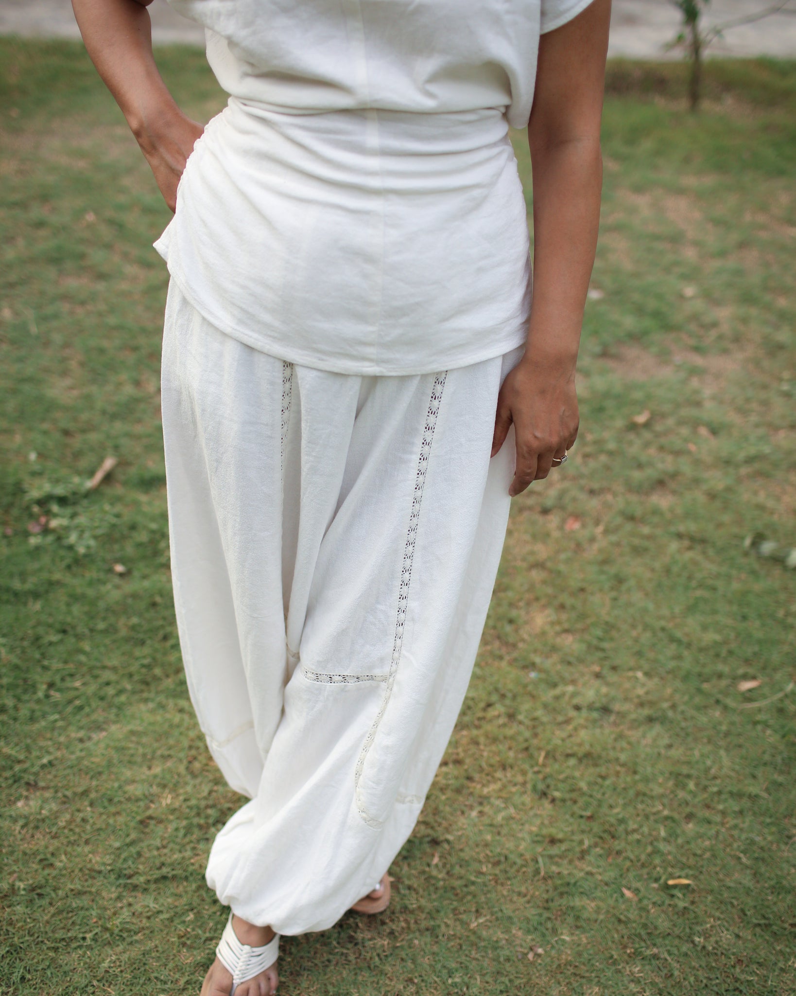 Busy & Breathe Pant | Moss Texture | White