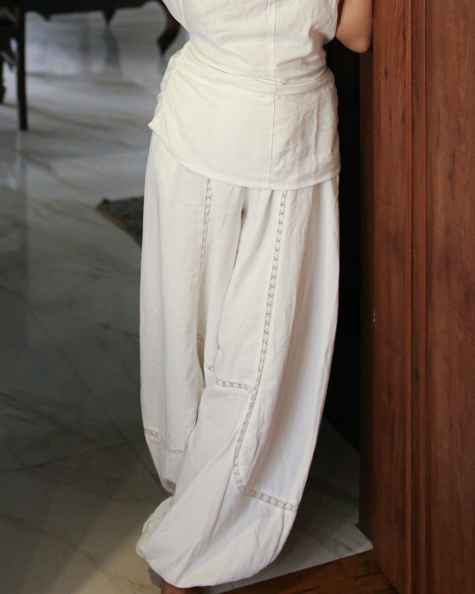 Busy & Breathe Pant | Moss Texture | White