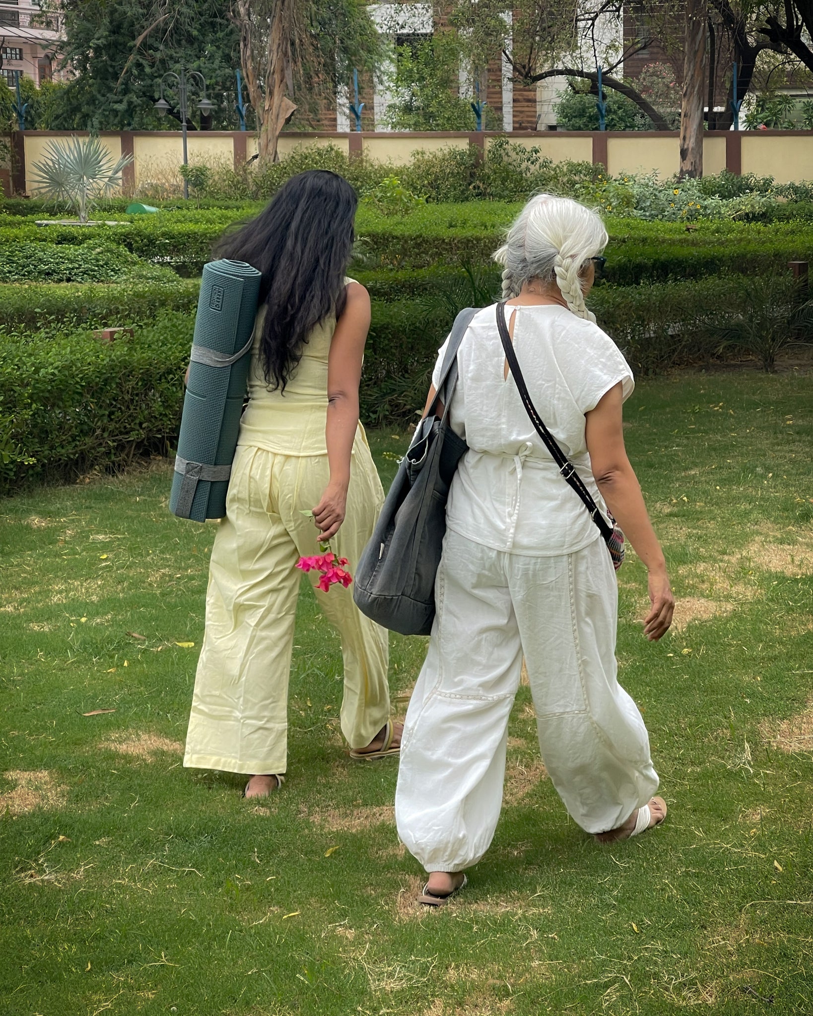 Busy & Breathe Pant | Moss Texture | White